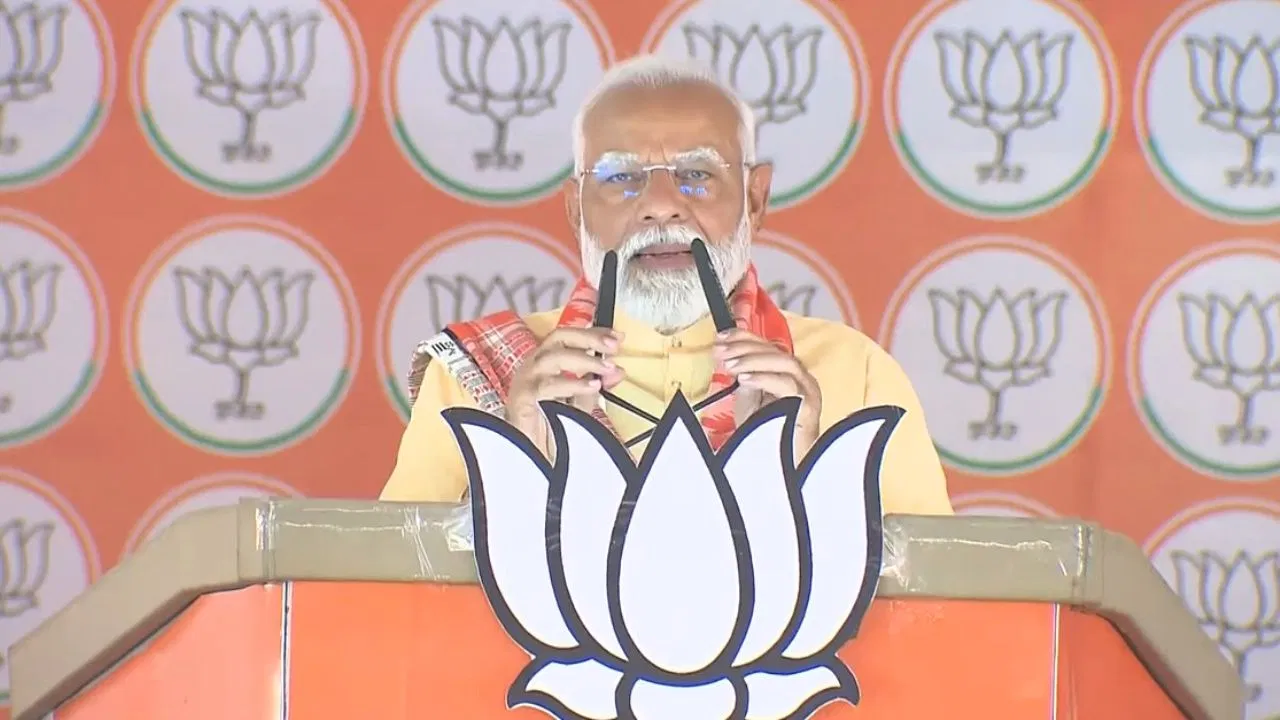 PM Modi Criticizes Opposition at Basti Rally, Accuses Them of Insulting Lord Ram