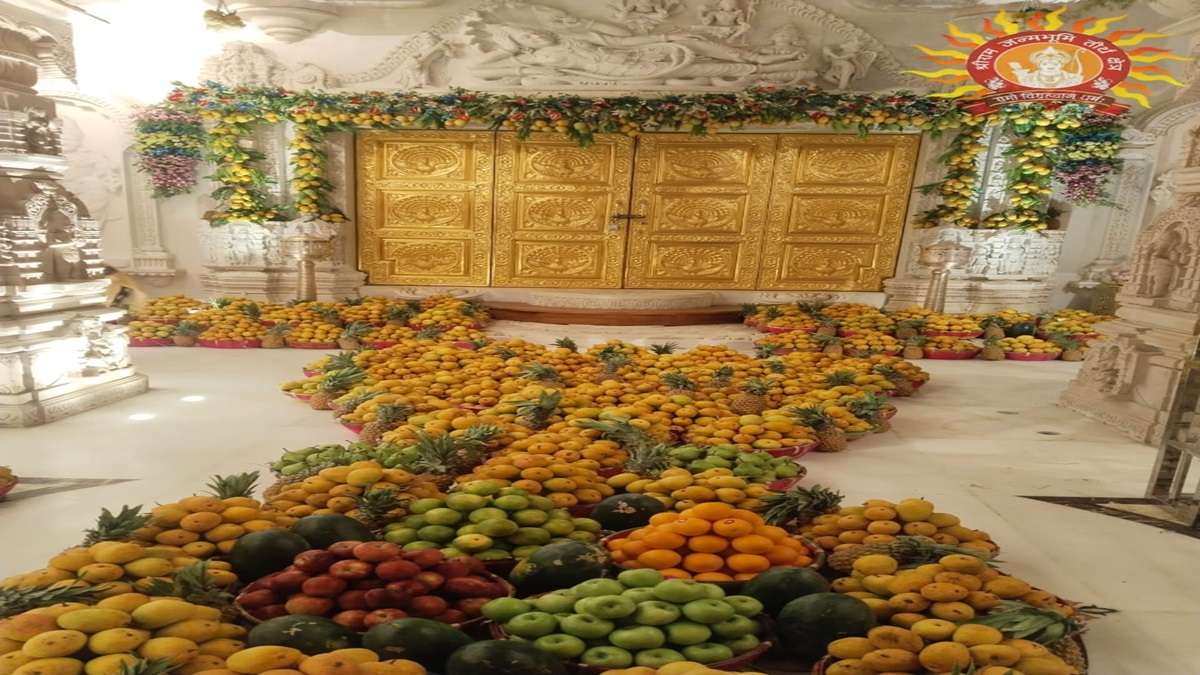 Ram Lalla offered with 11000 mangoes made on Akshaya Tritiya in Ayodhya