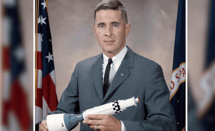 Former astronaut William Anders, who took iconic Earthrise photo, dies in plane crash