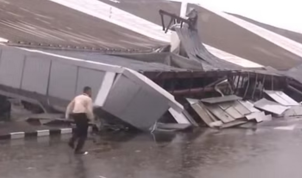 Rain becomes a disaster, roof of Terminal 1 of Delhi Airport collapses, many injured