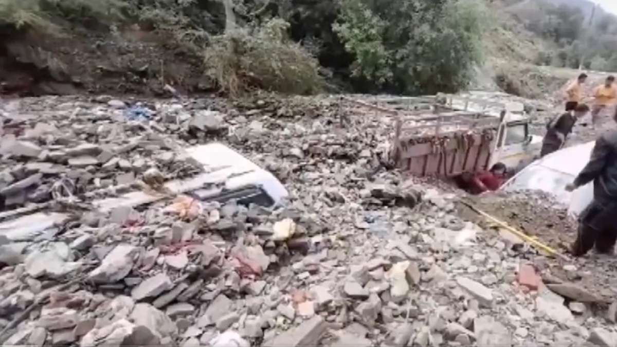 Landslide in Himachal Pradesh Buries Vehicles as Heavy Rain Triggers Chaos